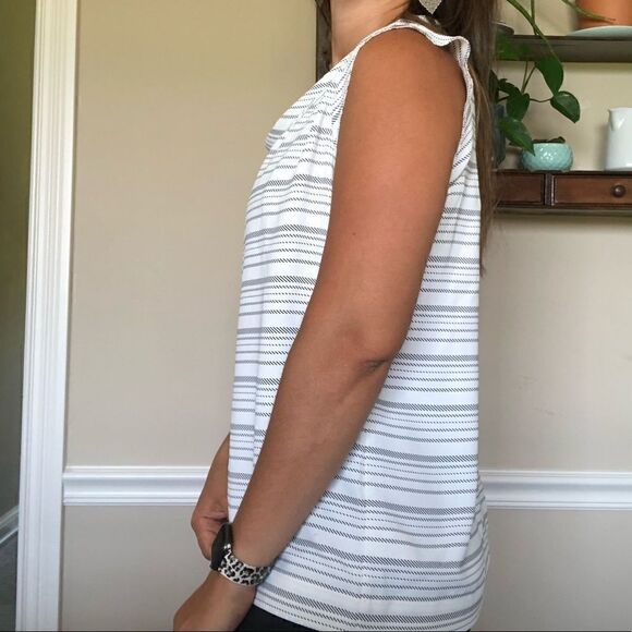 Cabi Striped Madeline Blouse Top 236 White Career Sleeveless Women Size Small - Picture 2 of 9